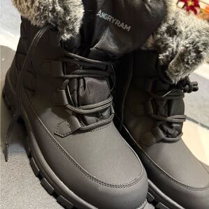Women Black Faux Lined Winter Boot